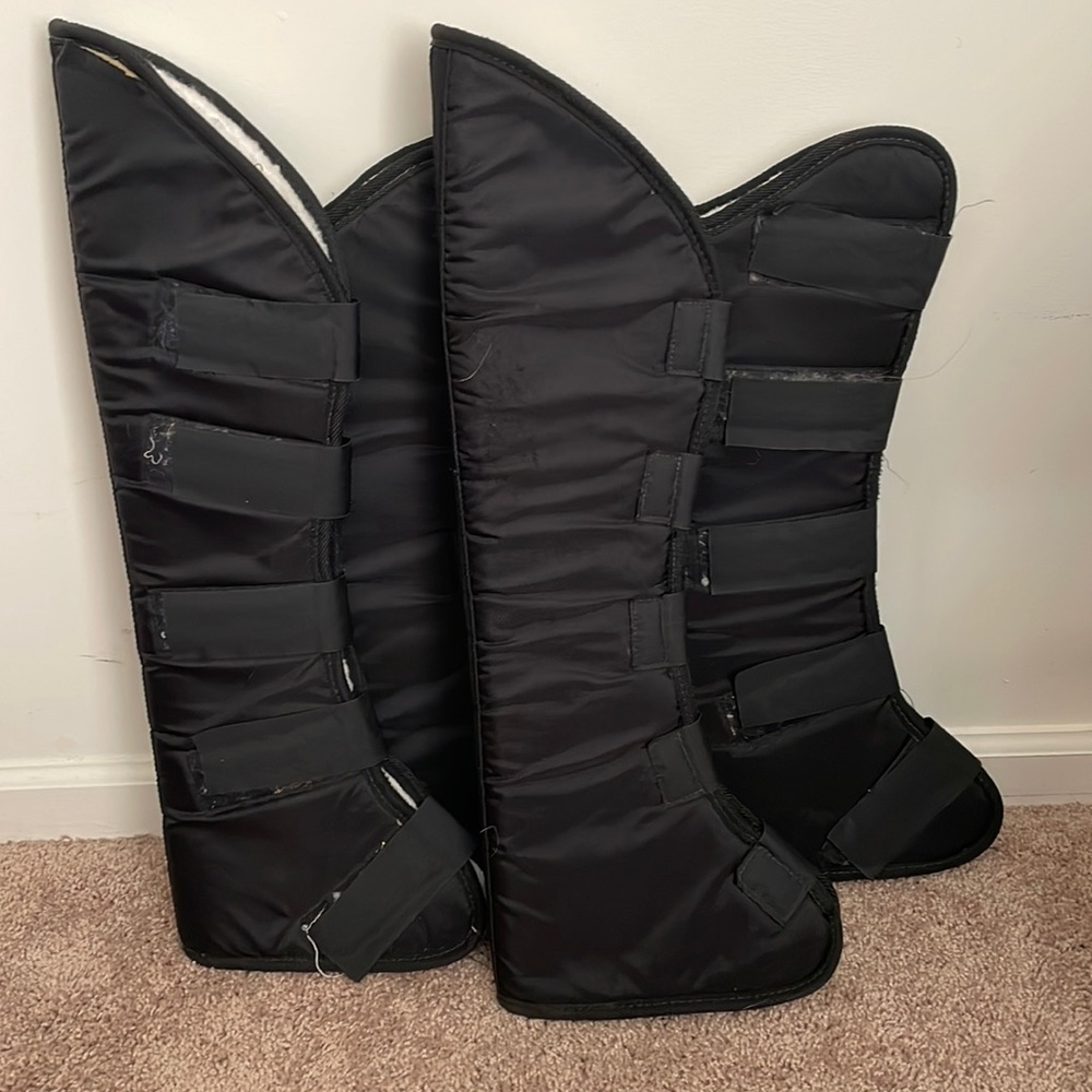 Horse size shipping boots